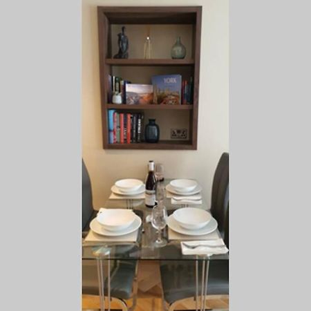 Luxury One Bedroom Apartment Within The City Walls 요크 외부 사진