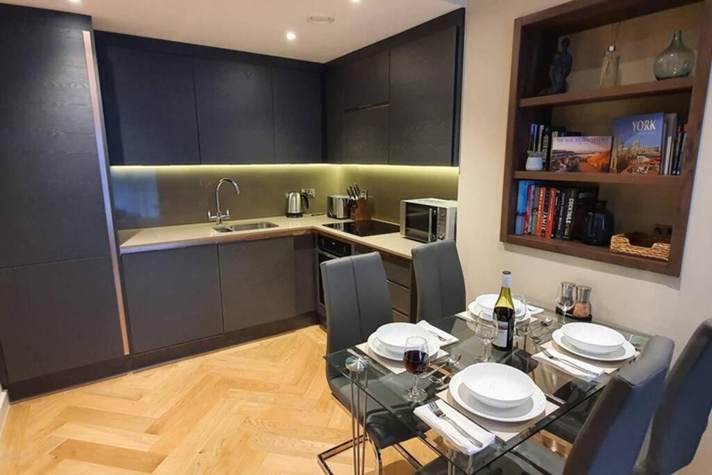 Luxury One Bedroom Apartment Within The City Walls 요크 외부 사진